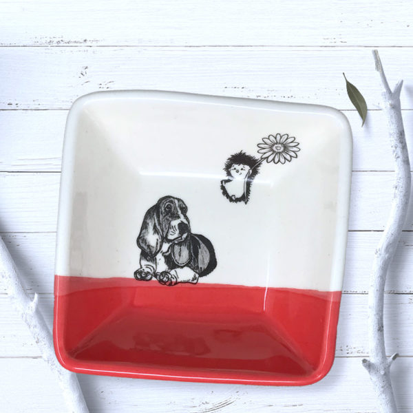 square red bowl with drawing of a bassset hound